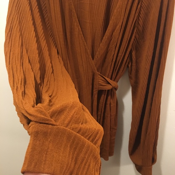 ZARA Curve hugging wrap around blouse 💁🏻‍♀️ - Picture 6 of 6